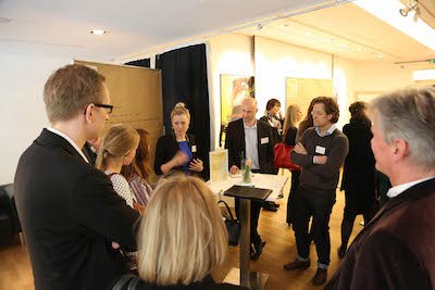 Menschenrechte im globalen Kontext Diskussion zwischen Unternehmensberaterinnen